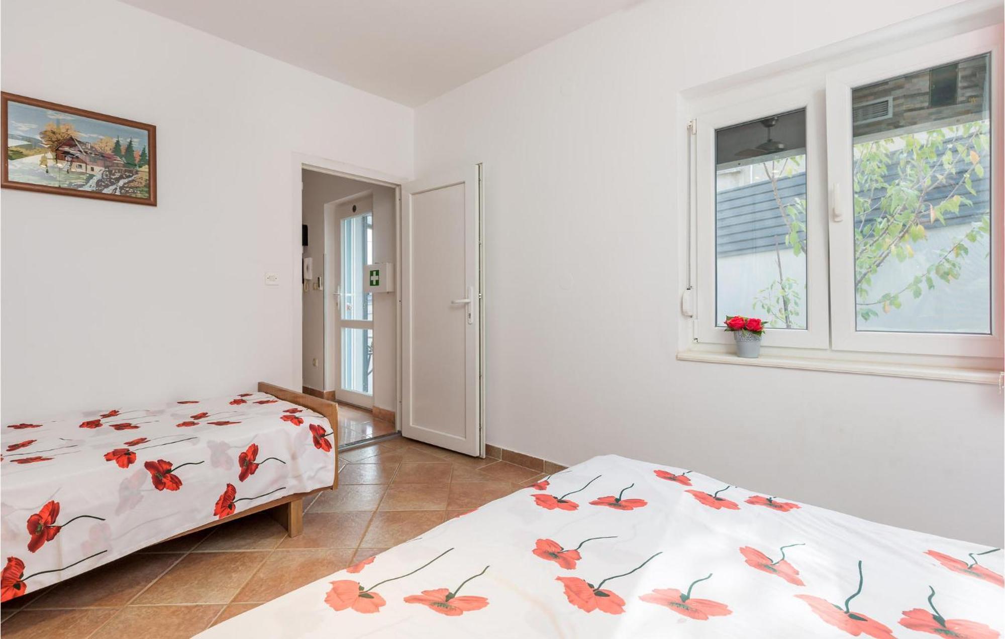In With 1 Bedrooms, Wifi&outdoor Swimming Pool * Vrh (Krk)